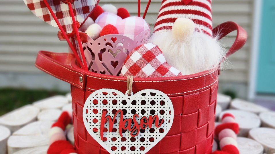 Valentine's Day Tags, Custom Valentines Day Basket Tags, Wooden Name Tags, Valentine Heart Tag, Rattan Cane Gift Tag, Gift Basket Tag, Vday